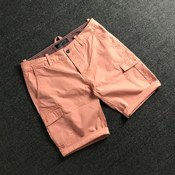 Pantaloni scurți de bărbați actuali cu buzunare în mai multe culori