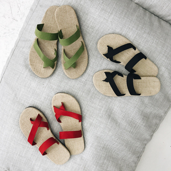 Papuci moderni pentru bărbați în negru, verde și roșu