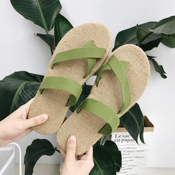 Papuci moderni pentru bărbați în negru, verde și roșu