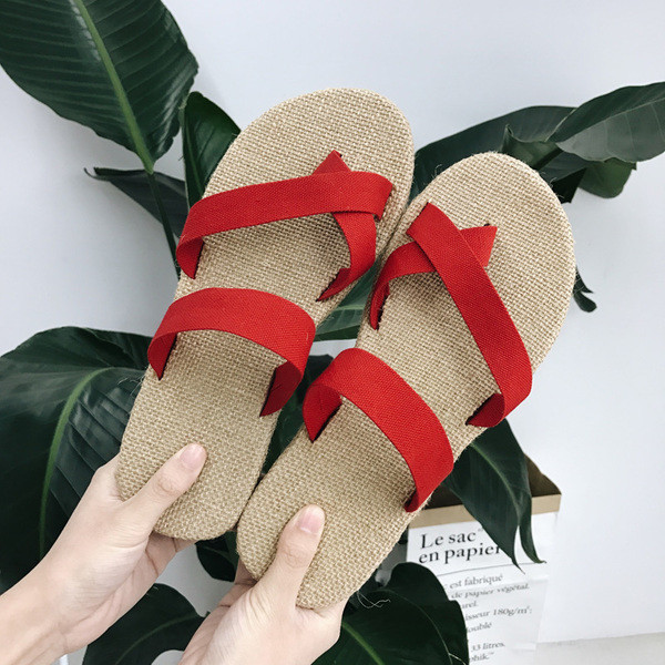 Papuci moderni pentru bărbați în negru, verde și roșu