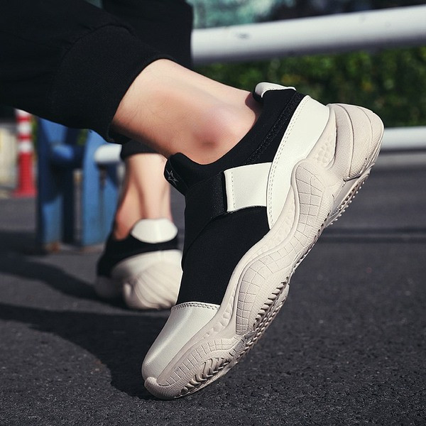 Pantofi sport pentru bărbați în negru, alb și roșu