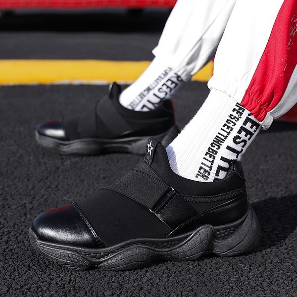 Pantofi sport pentru bărbați în negru, alb și roșu