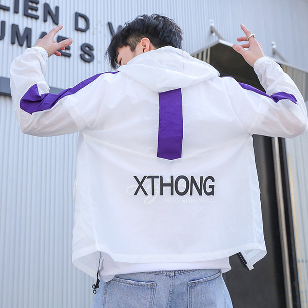 Jachetă modernă pentru bărbați, cu glugă și inscripție pe spate