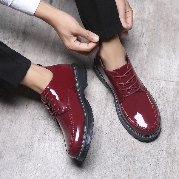 Pantofi formali pentru barbati cu piele lacuita in negru si rosu