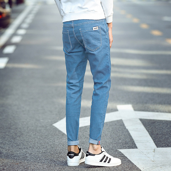 Blugi de bărbați actuali în trei culori cu emblemă