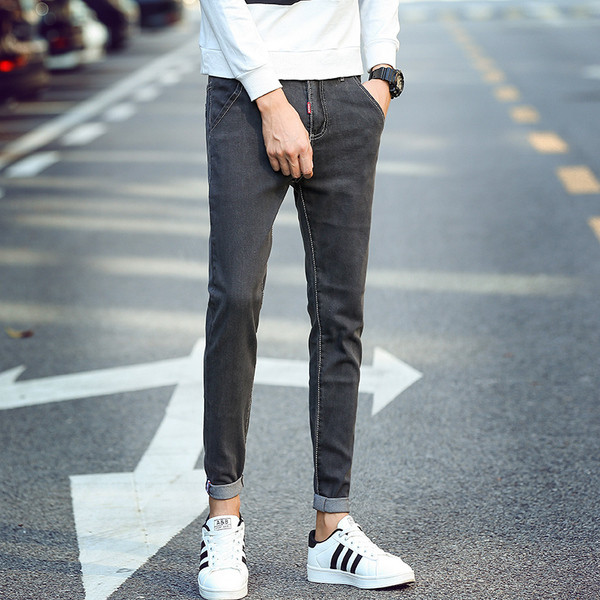 Blugi de bărbați actuali în trei culori cu emblemă