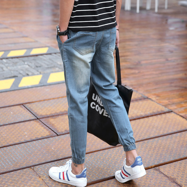 Blugi moderni de barbati de culoare deschisa cu sireturi