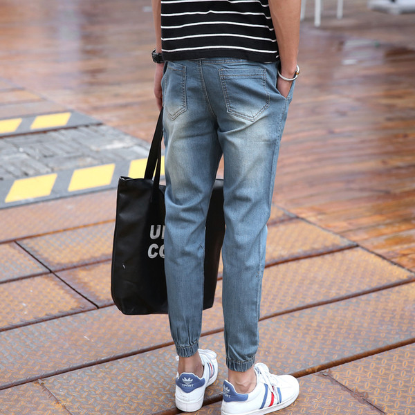 Blugi moderni de barbati de culoare deschisa cu sireturi