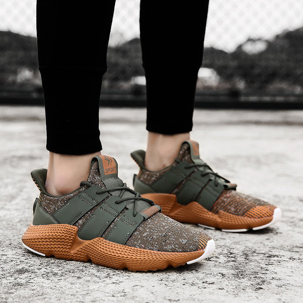 Tenisi de bărbați actuali cu șireturi în diferite culori