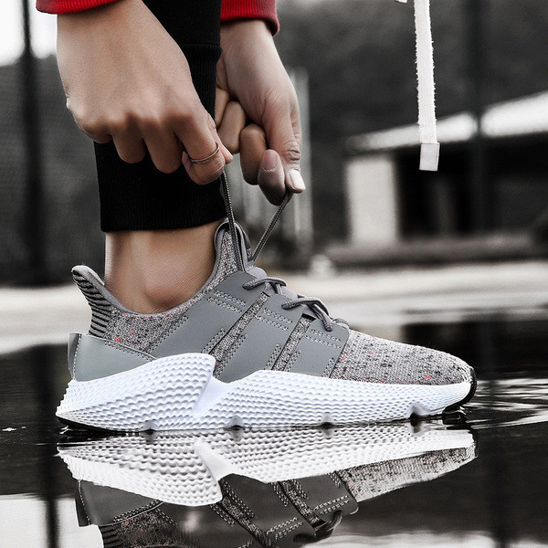 Tenisi de bărbați actuali cu șireturi în diferite culori