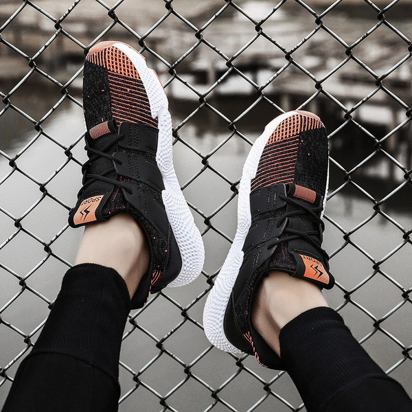 Tenisi de bărbați actuali cu șireturi în diferite culori