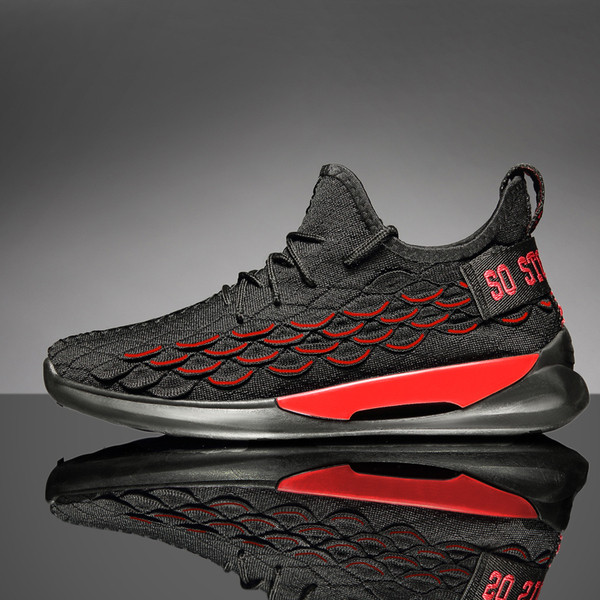 Model nou de adidași sport pentru bărbați cu inscripții în trei culori