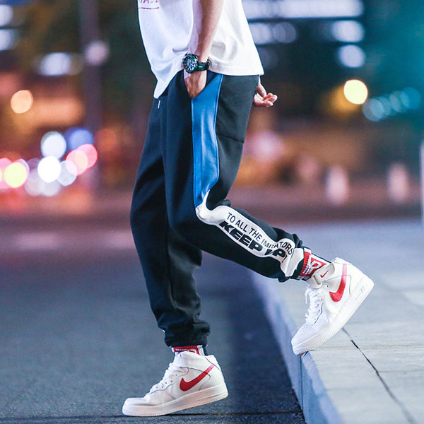 Pantaloni de bărbați sport și casual cu inscripție în două culori