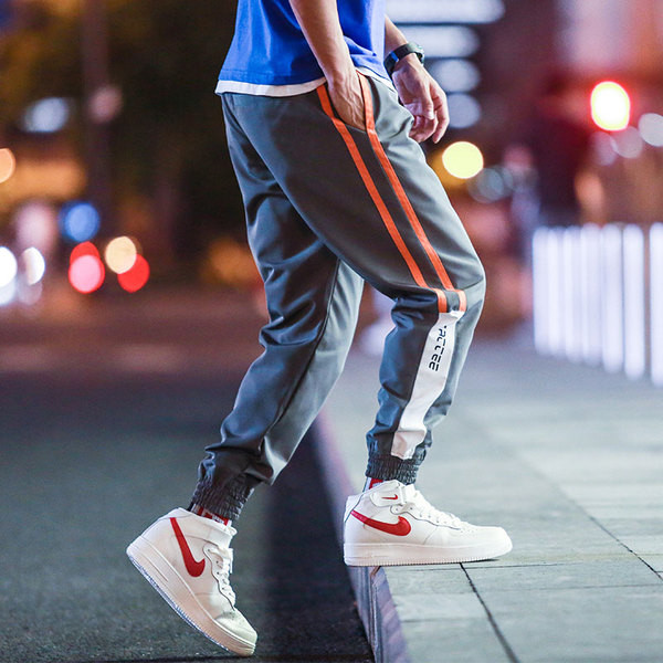 Pantaloni de bărbați sport și casual cu inscripție în două culori