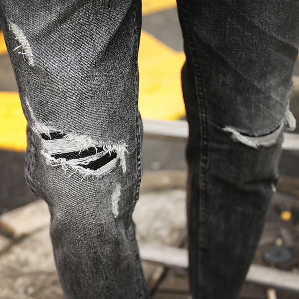 Blugi de bărbați stilați, cu buzunare și motive rupte