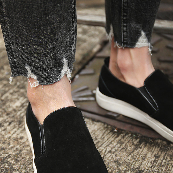 Blugi de bărbați stilați, cu buzunare și motive rupte