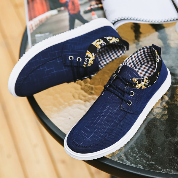 Pantofi de bărbați sport-eleganți cu șireturi în negru, albastru și maro