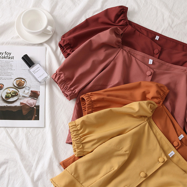 Μοντέρνα γυναικεία μπλούζα με κουμπιά σε διάφορα χρώματα