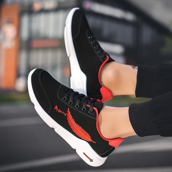 Tenisi barbati din piele intoarsa ecologica cu broderie in doua culori