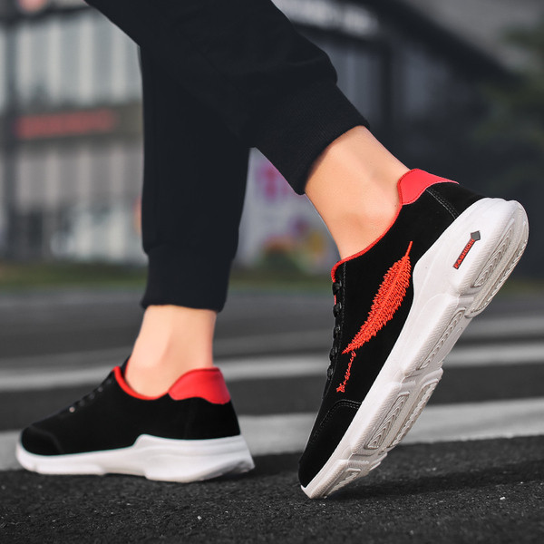 Tenisi barbati din piele intoarsa ecologica cu broderie in doua culori