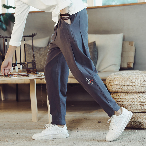 Μοντέρνα ανοιξιάτικα ανδρικά παντελόνια  σε διάφορα χρώματα με κεντήματα