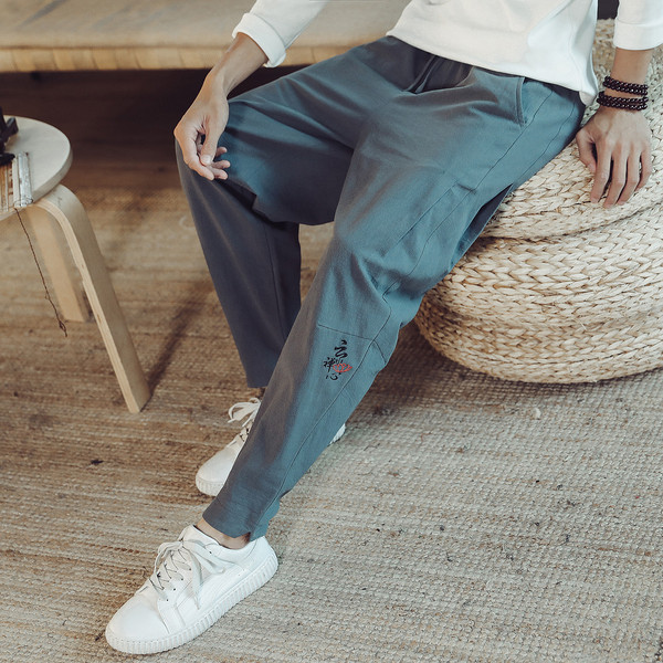 Μοντέρνα ανοιξιάτικα ανδρικά παντελόνια  σε διάφορα χρώματα με κεντήματα