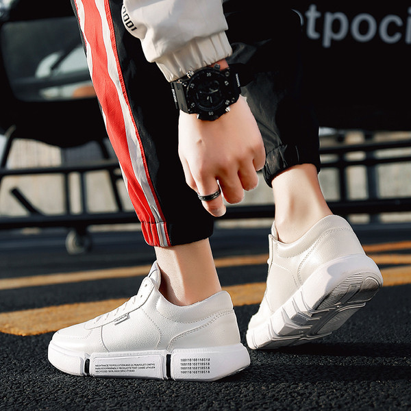 Tenisi casual barbatesti din piele ecologica cu inscriptii pe talpa in mai multe culori