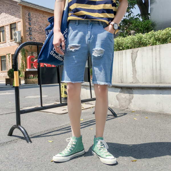 Blugi scurti pentru bărbați de culoare albastră cu motive rupte