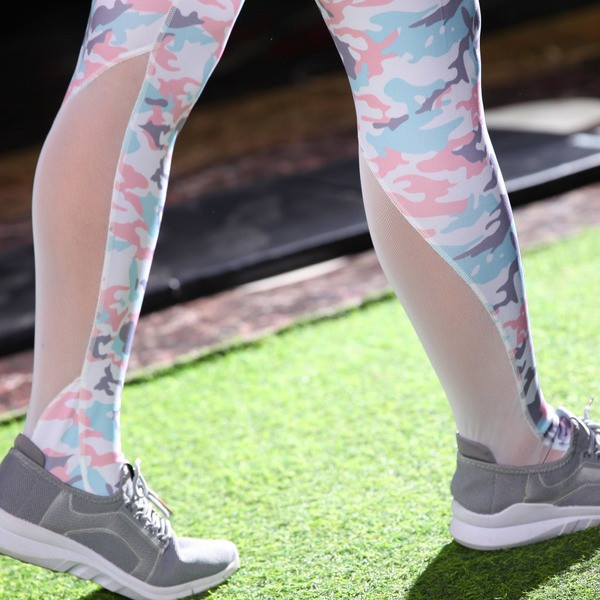 Jambiere de damă actuale cu talie înaltă și element din plasă