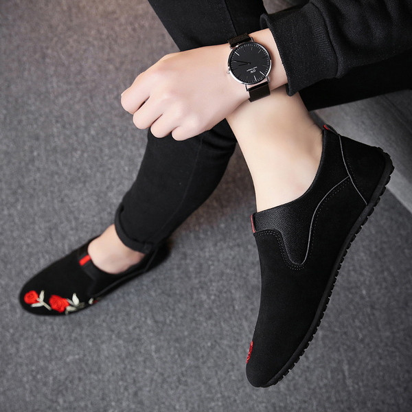 Mocasini eleganti pentru barbati cu motive florale in negru, rosu si gri