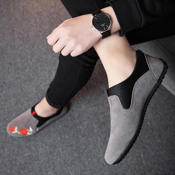 Mocasini eleganti pentru barbati cu motive florale in negru, rosu si gri