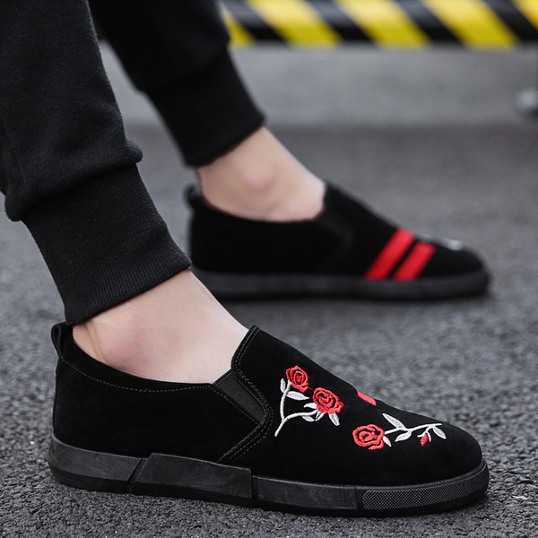 Μοντέρα ανδρικά μοκασίνια  με λουλούδι κεντήματα σε τρία χρώματα