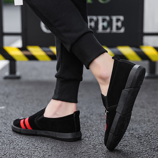 Μοντέρα ανδρικά μοκασίνια  με λουλούδι κεντήματα σε τρία χρώματα