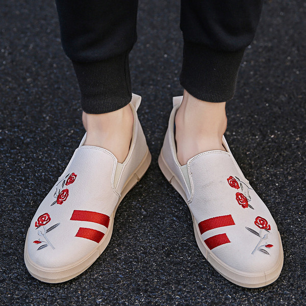 Μοντέρα ανδρικά μοκασίνια  με λουλούδι κεντήματα σε τρία χρώματα