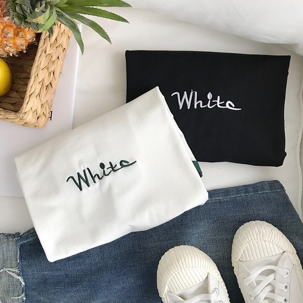 Μοντέρνο ανδρικό μπλουζάκι σε λευκό και μαύρο χρώμα