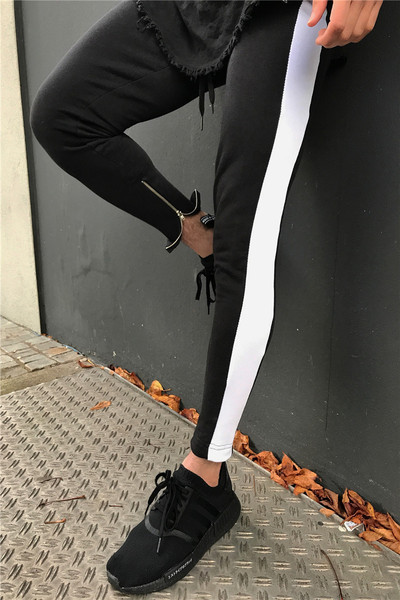 Ежедневно мъжко спортно долнище с бял кант в черен цвят 