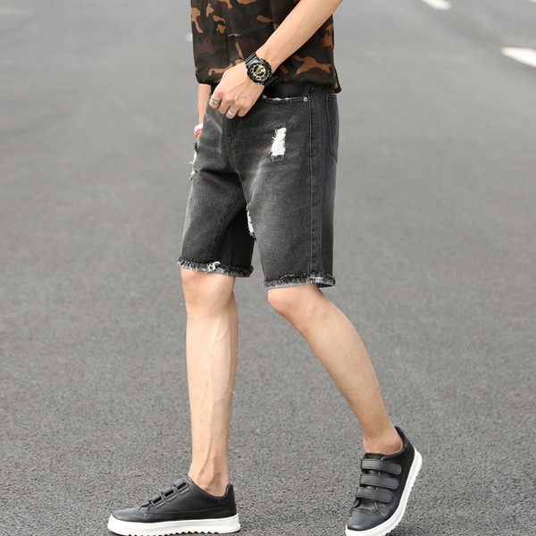 Blugi de bărbați scurti în două culori cu motive rupte