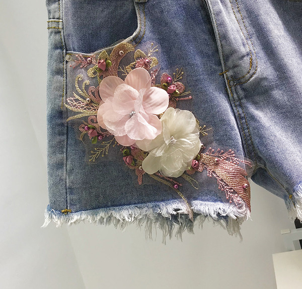 Blugi scurti eleganti cu element 3D