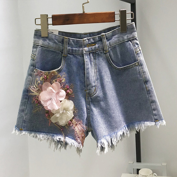 Blugi scurti eleganti cu element 3D