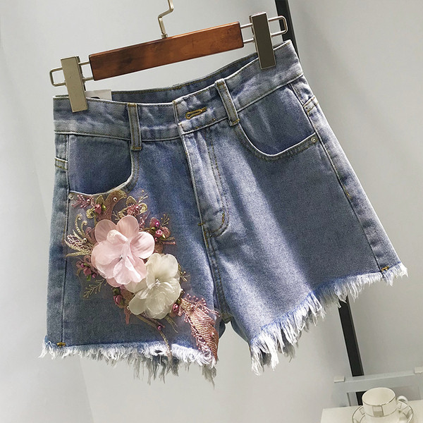 Blugi scurti eleganti cu element 3D