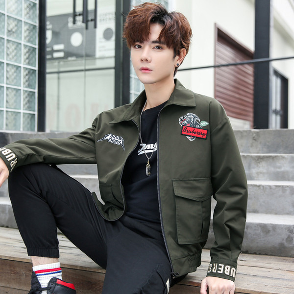 Jachetă modernă pentru bărbați cu emblemă și inscripții în două culori