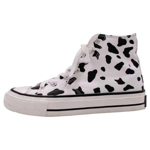 Γυναικεία αθλητικά παούτσια με επίπεδη σόλα