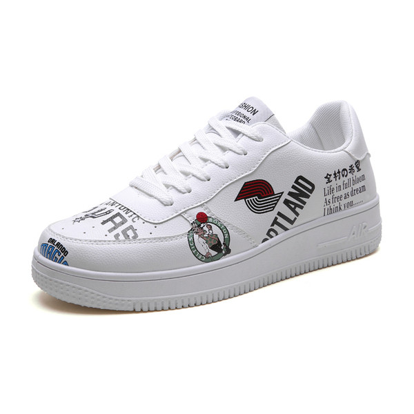 Adidasi moderni pentru barbati din piele ecologica cu aplicatii in alb, bej si negru