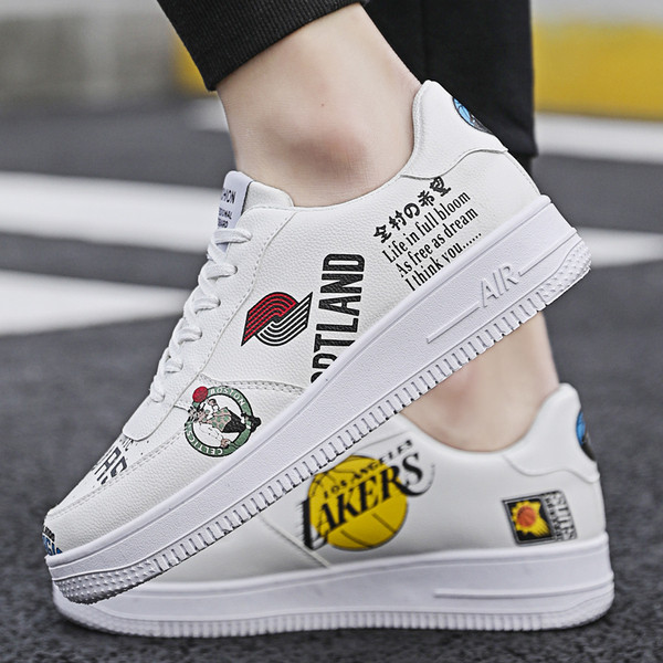 Adidasi moderni pentru barbati din piele ecologica cu aplicatii in alb, bej si negru