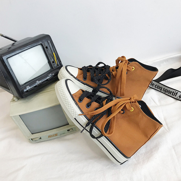 Adidasi inalti de dama de culoare maro si talpa plata