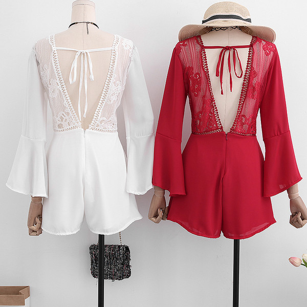 Salopetă de damă modernă cu decolteu în V și decupaje