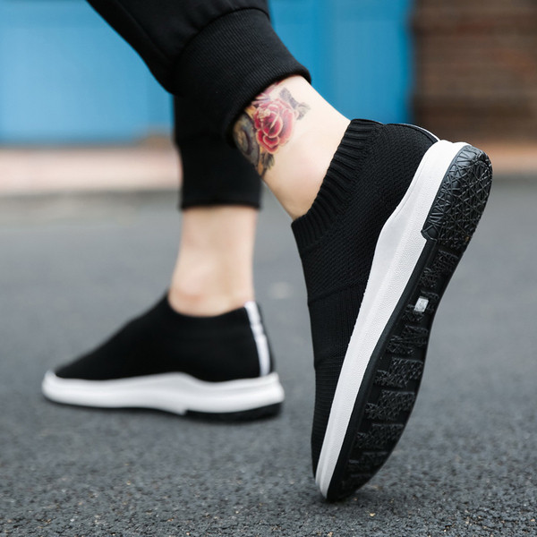 Kényelmes férfi sportcipő fekete, piros és szürke színben