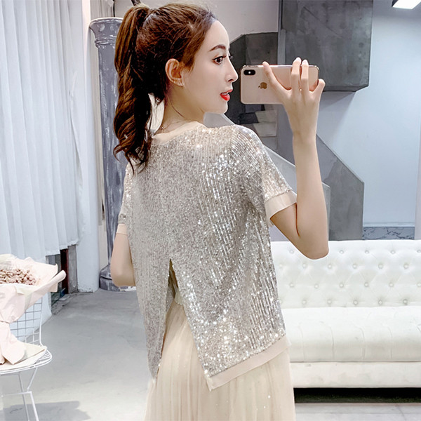 Modern női blúz flitterekkel, rövid ujjal, egy színben