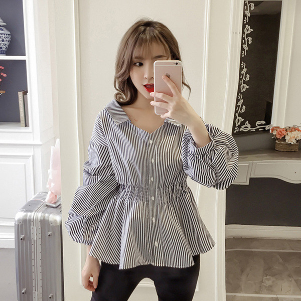 Modern női ing nyitott nyakkivágással, több színben