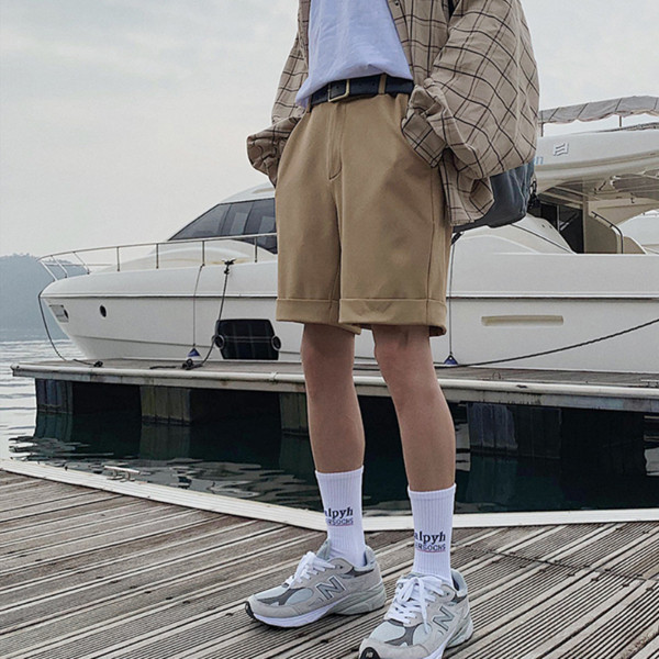 Modern férfi rövidnadrág fehér, fekete és barna színekben